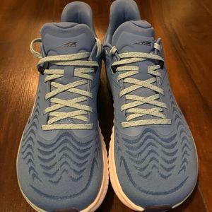 Unworn Altra Torin 7s